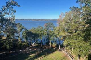 Sunset Cove–Lakefront! Just minutes from boat ramps.